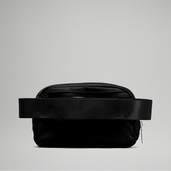 Lululemon Everywhere Bag 1L - Picture 2 of 6